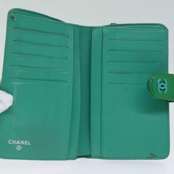 AUTHENTICITY GUARANTEED CHANEL Wallet Enamel Green CC - Picture 12 of 16